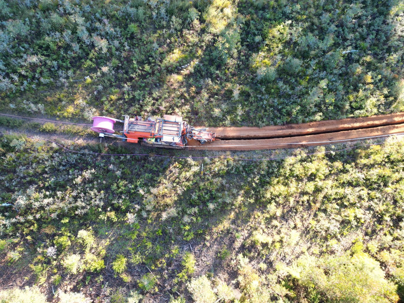 Aerial view of CFH Civils chain trenching and simultaneous cable installation on a cross-country alignment